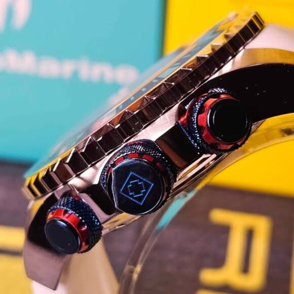 Invicta Pro Diver Chronograph Watch – Red & Blue Dial – 200M Water Resistant - Picture 5 of 5